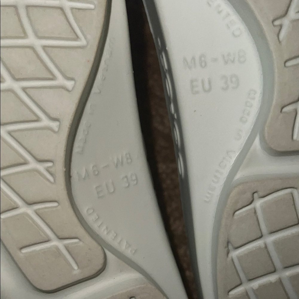 OOFOS White Slide Sandals - Picture 3 of 4